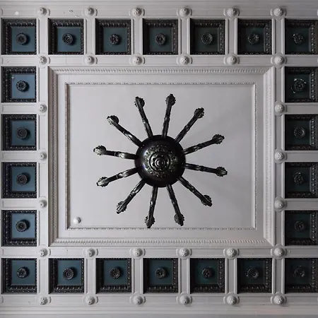 The Benjamin House 4*