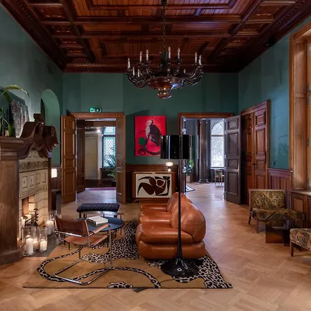 The Benjamin House فندق